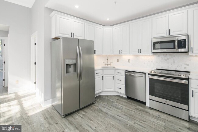 Building Photo - 3700 College Ave