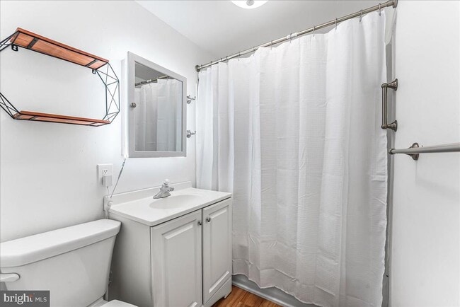 Building Photo - 632 Taylor Ave