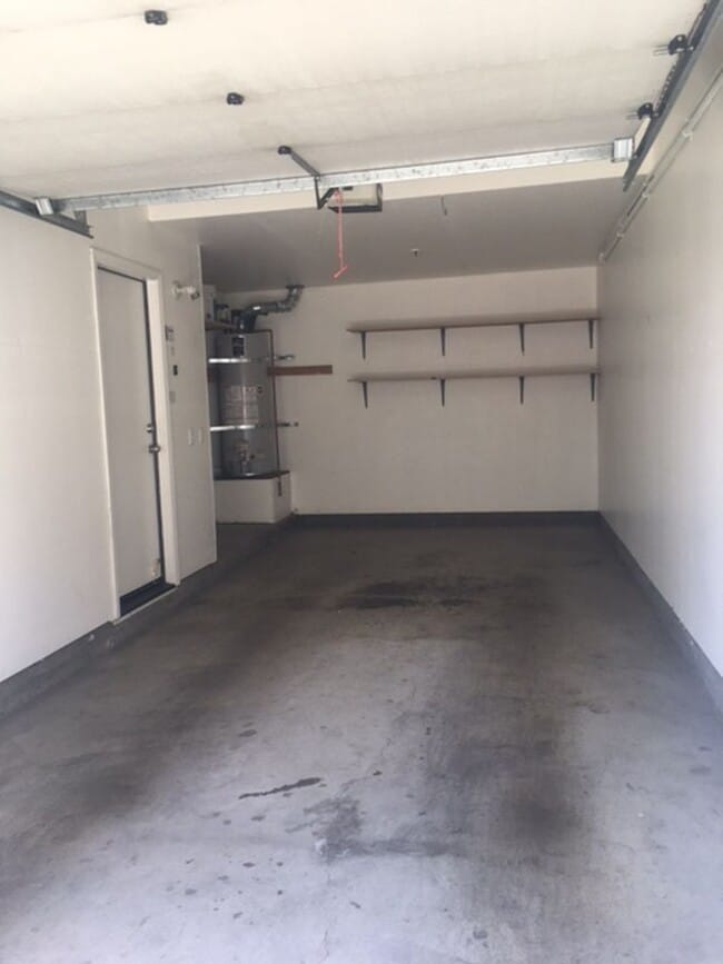 Building Photo - Outstanding 2 bd 2 bth Condo in prime Plea...