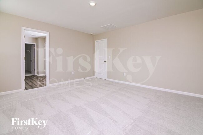 Building Photo - 484 Barnes Lndg Dr