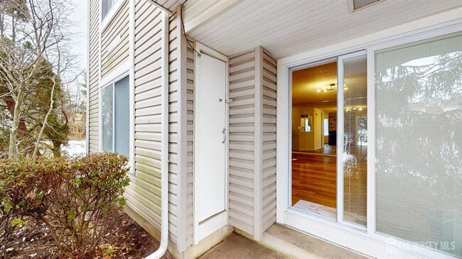 Building Photo - 29 Chatham Square