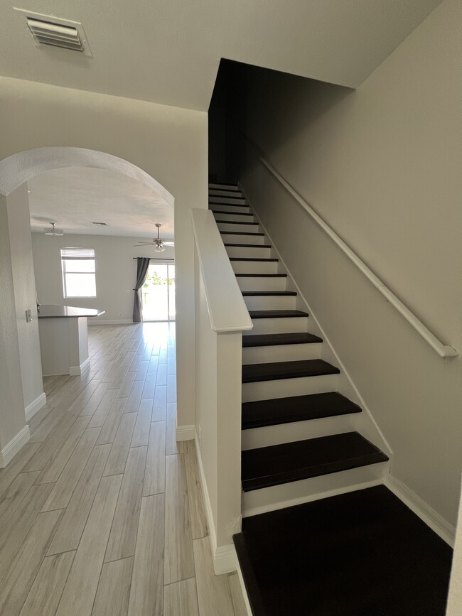 Building Photo - 563 Shoreham Ct NE