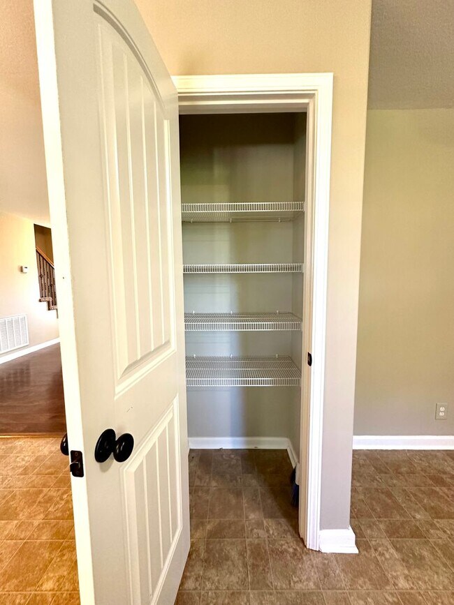 Building Photo - Spacious 3-Bedroom Home with Fenced Yard & Garage!