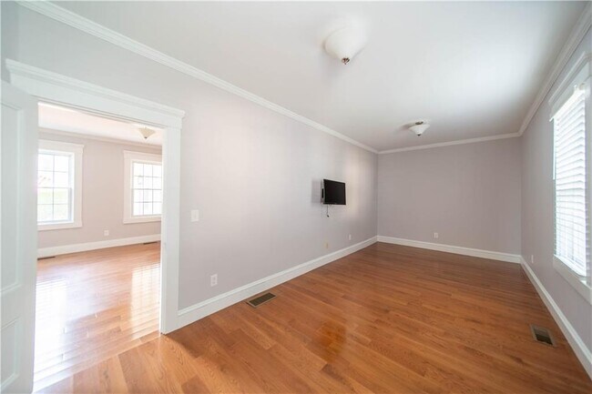 Building Photo - 31 Peirce St