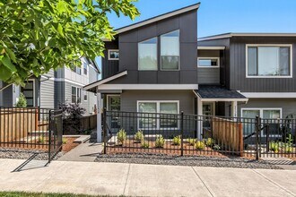 Building Photo - Brand New Townhome in Pleasant Valley Vill...