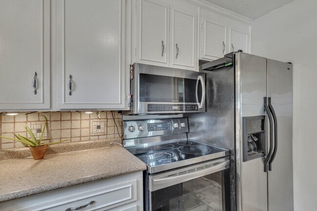 Building Photo - Charming 3-Bedroom Home in Savannah’s Parkside Neighborhood