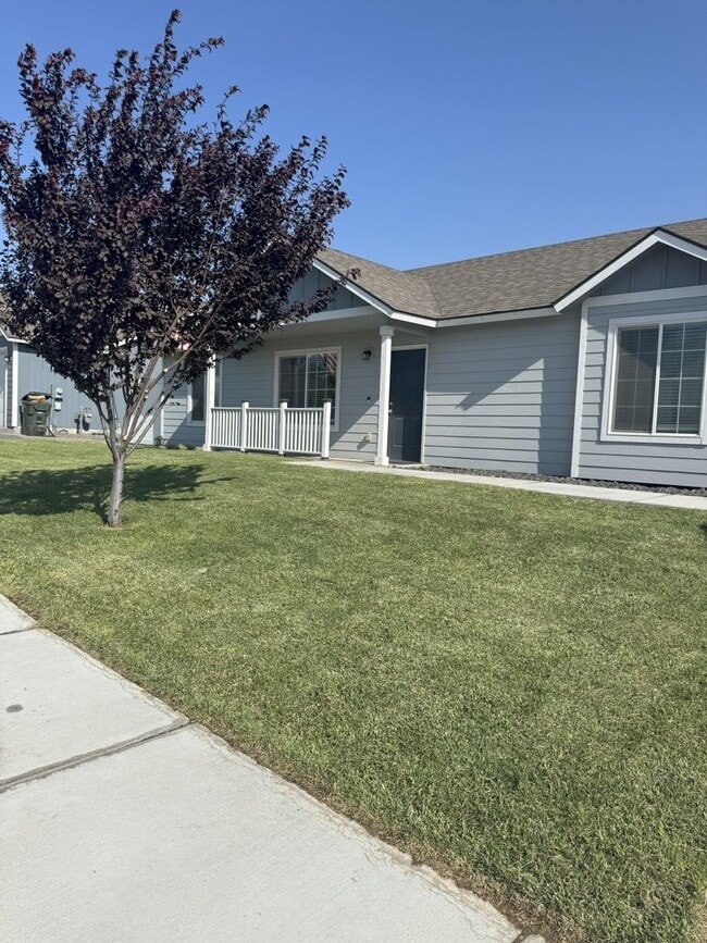 Building Photo - Orchard Terrace Umatilla