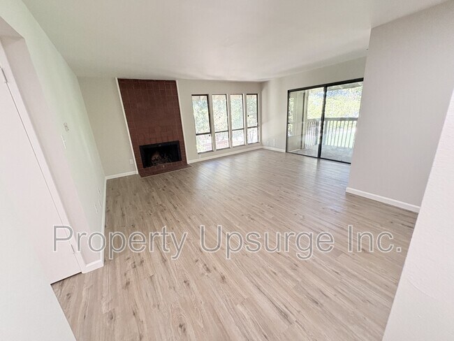 Building Photo - 2405 Sunny Ln