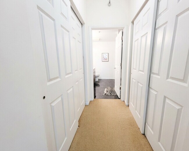 Building Photo - 1134 W Granville Ave