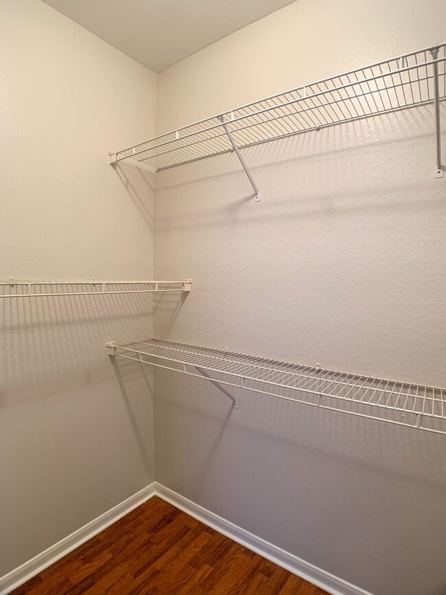 Building Photo - New listing 2/2 with pool view