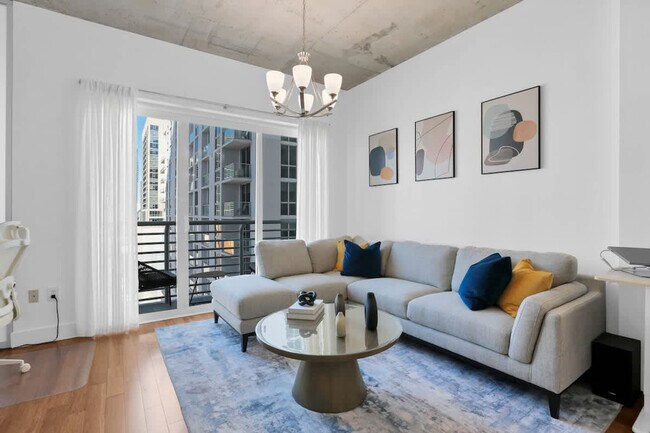 Building Photo - 137 NE 2nd Ave