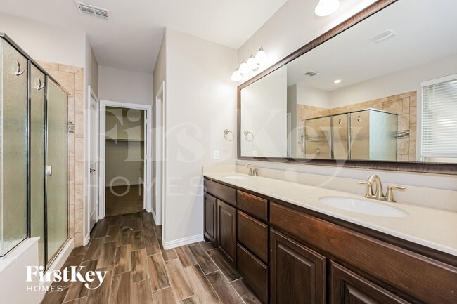 Building Photo - 3213 Charing Cross Rd