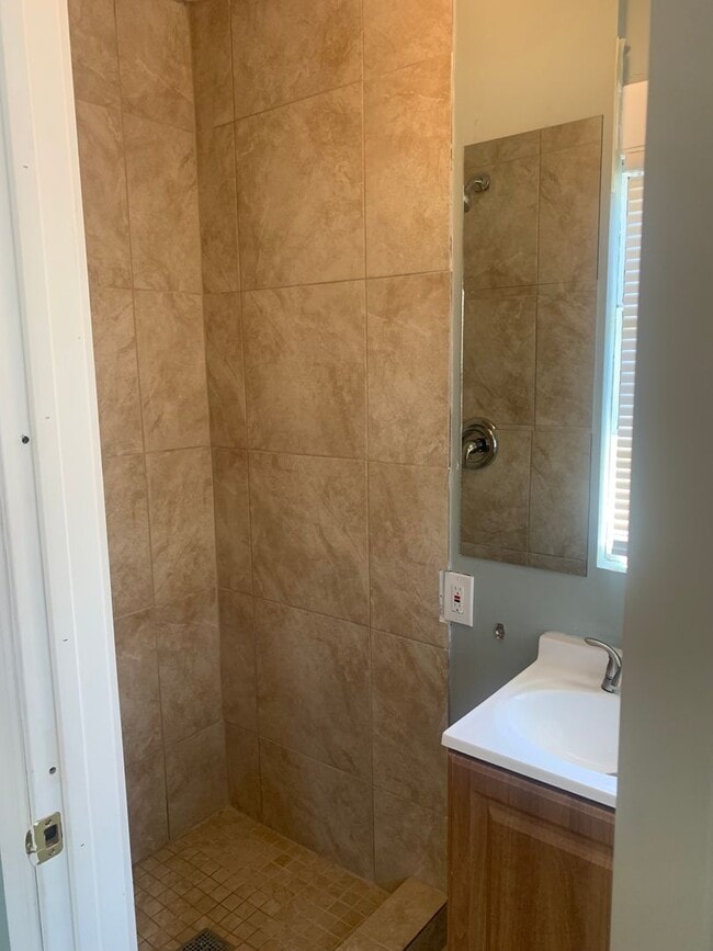 Building Photo - Fully gated Charming craftsman Two bedroom...