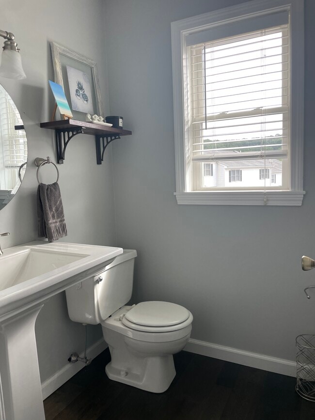 Building Photo - 74 Commodore Cmn