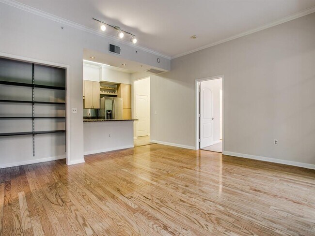 Building Photo - 3225 Turtle Creek Blvd