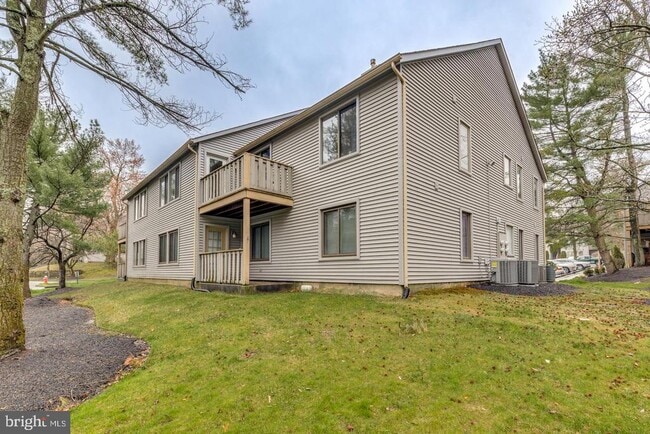 Building Photo - 1929 The Woods II