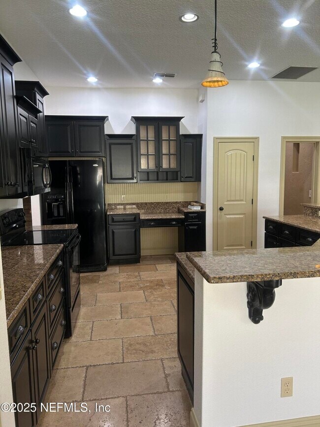 Building Photo - 1613 Fairway Ridge Dr