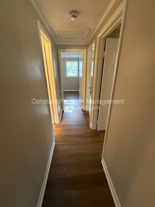 Building Photo - 2485 Bristol Dr