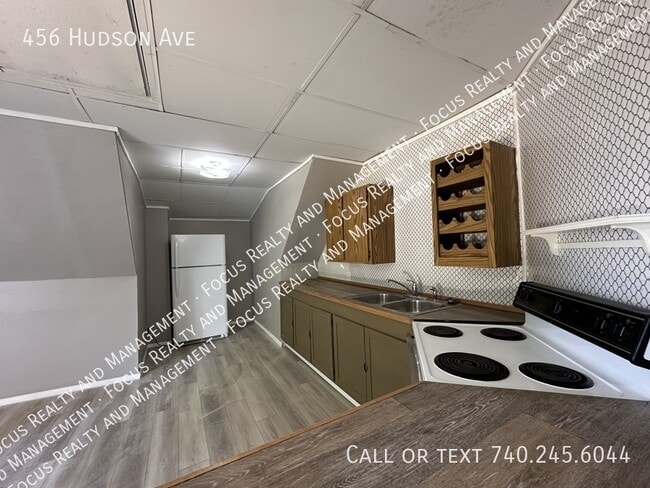 Building Photo - 456 Hudson Ave