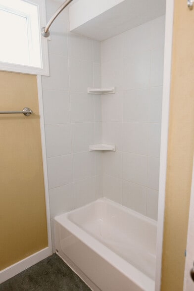 Full bathroom downstairs - 3200 SE 78TH AVE
