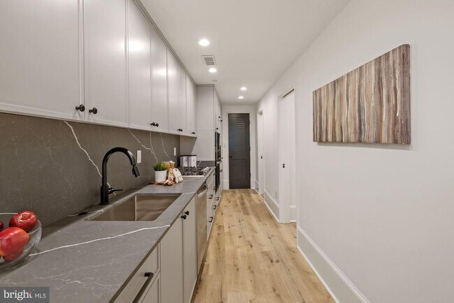 Building Photo - 1979 Biltmore St NW