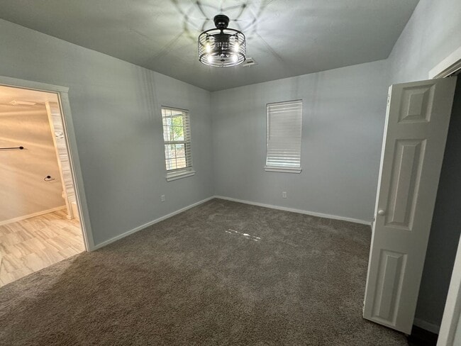 Building Photo - Move in special: Guthry Beautiful 3 bedroom