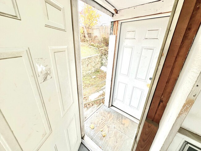 Building Photo - 1019 W Main St