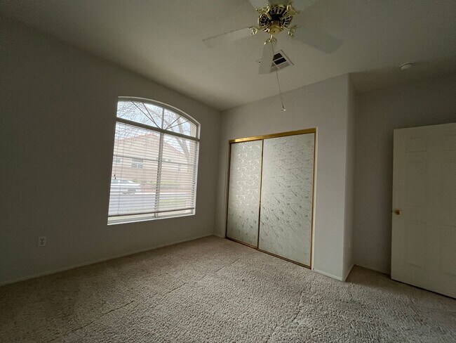 Building Photo - Lovely Gated Townhome Single Story Community.