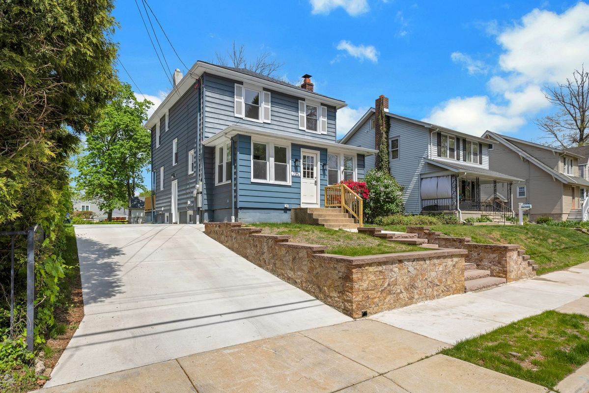 Building Photo - 725 Belmont Ave