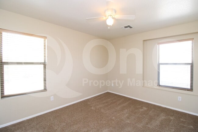 Building Photo - 9607 N 81st Dr