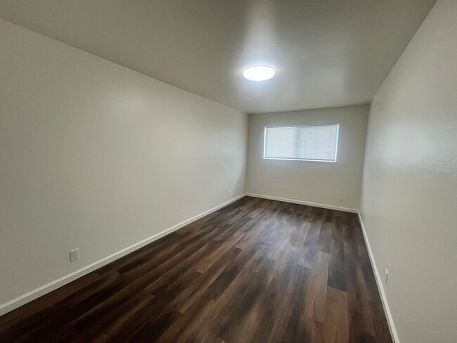 Building Photo - Gower Properties - 046-3