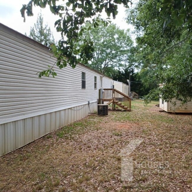 Building Photo - 154 Schoolyard Rd