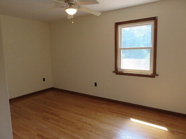 Building Photo - 5501 Pleasant Ridge Dr