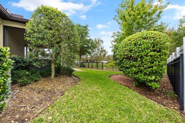 Building Photo - Beautifully Maintained home in Pool Community!