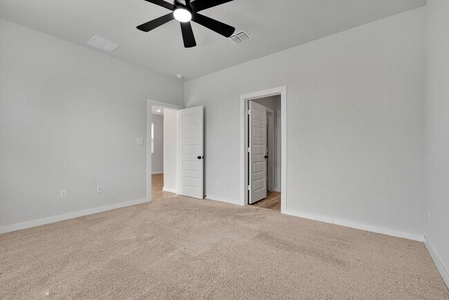 Building Photo - Cozy 3 Bedroom Home in Blue Ridge Ranch- Growing Southeast San Antonio Area!