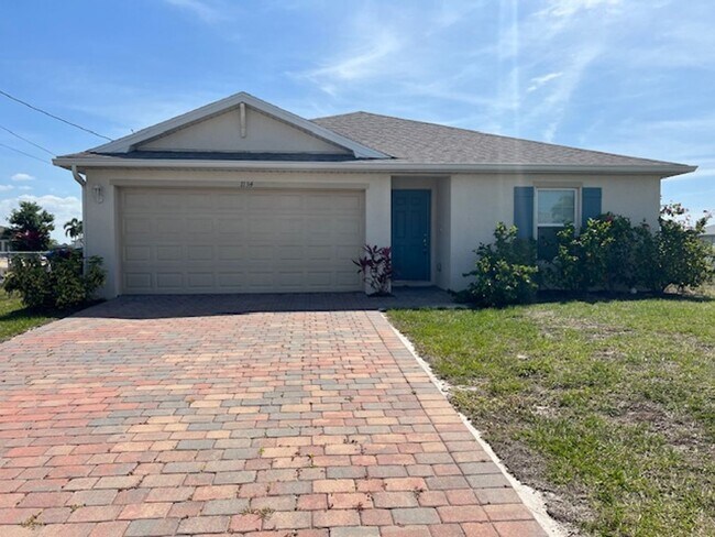 Building Photo - ***INQUIRE ABOUT SPECIAL*** AVAILABLE NOW- 4 Bedroom -2 Bathrooms NE Cape Coral- Gator Circle Area