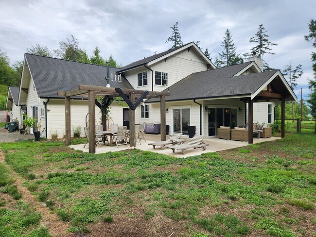 Building Photo - 6040 Birch Point Rd