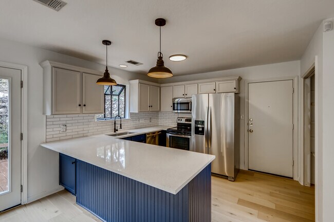 Building Photo - 107 Long Wood Ave