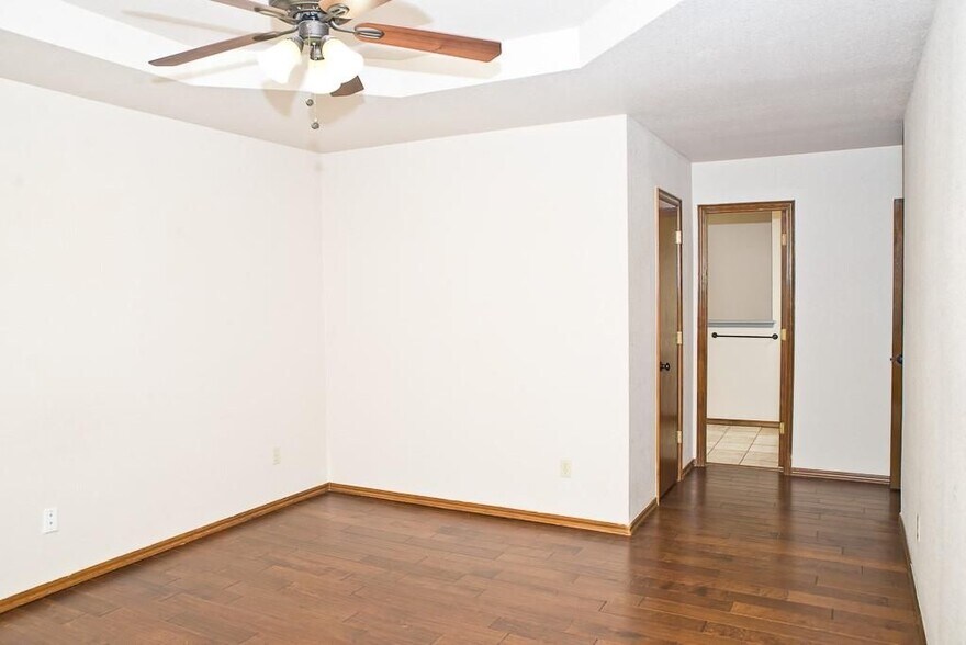 Building Photo - 608 Coopers Hawk Dr