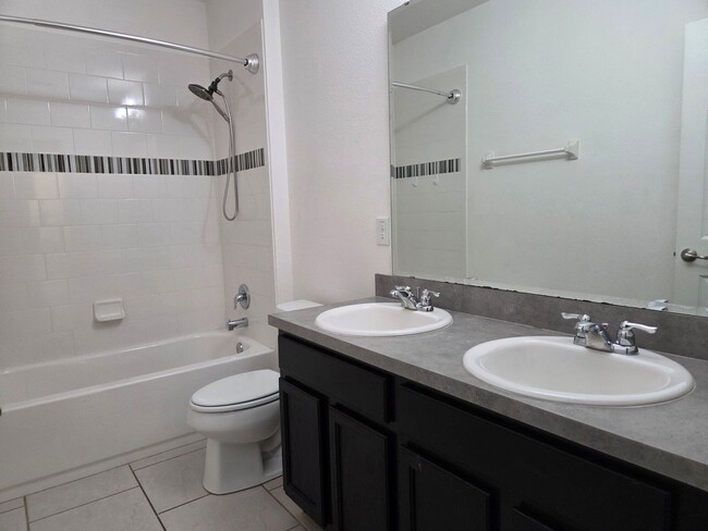 Building Photo - Move in Ready 3/2 in Lago Katrina