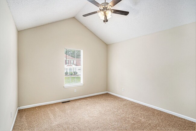 Building Photo - 3 Bedroom 2.5 Bath Home