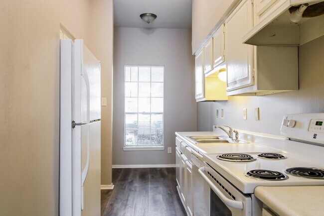 Building Photo - 7922 Grow Ln