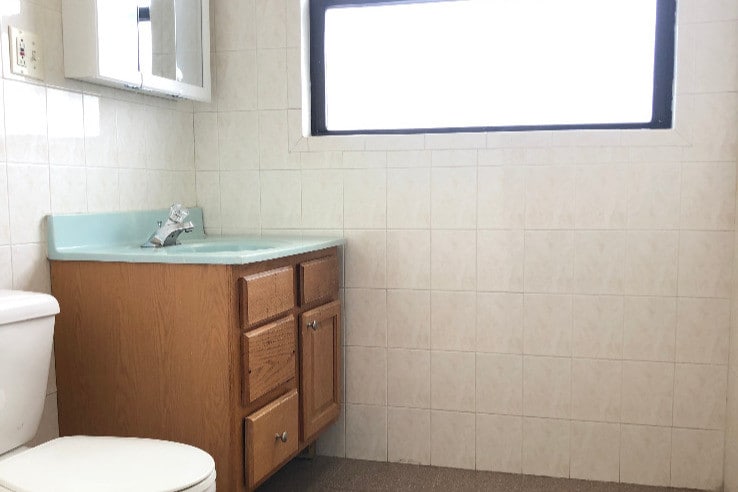 Bathroom - 952 W Windsor Ave