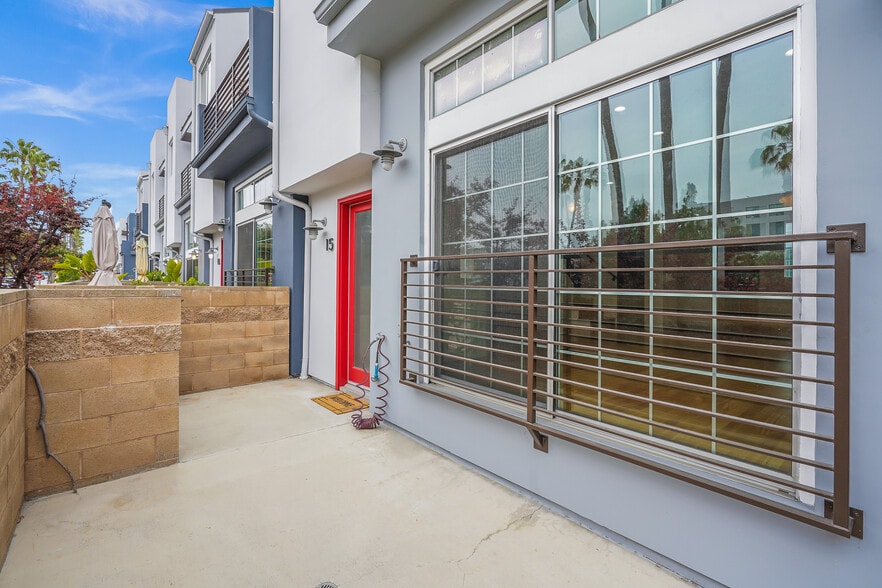 1st FL deck - 5400 Playa Vista Dr