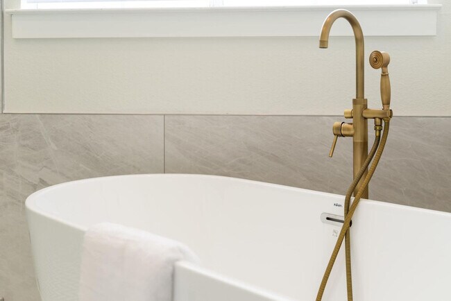 Building Photo - 8902 Feather Hill Rd