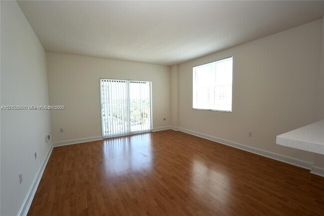 Building Photo - 50 Menores Ave