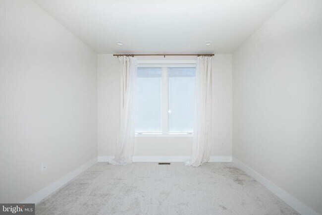 Building Photo - 305 Manion Aly