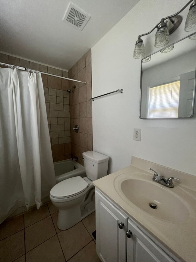 Building Photo - 890 Bedrock Dr
