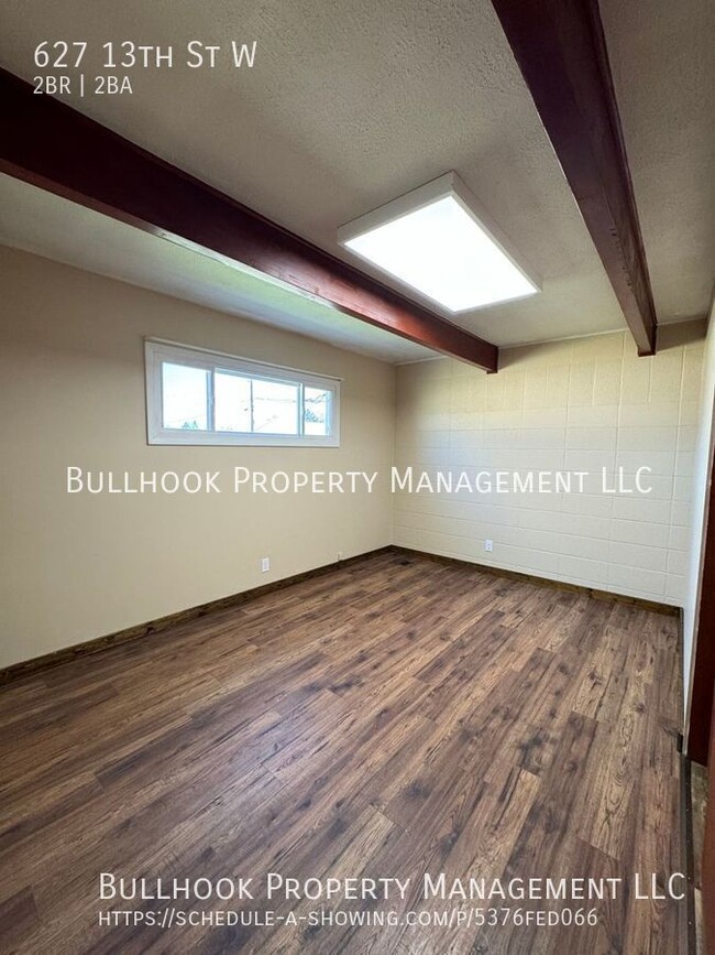 Building Photo - Move In Special - $300 off first full mont...