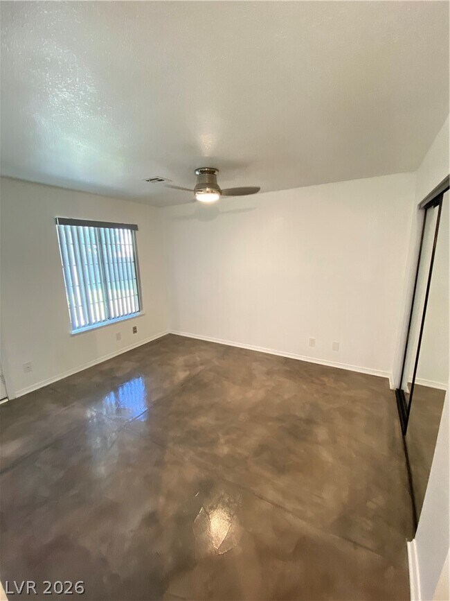 Building Photo - 2521 E Serene Ave